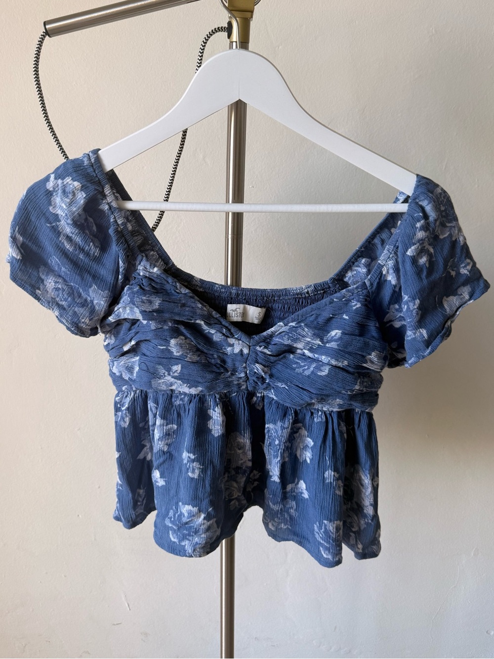 Hollister Blue Floral Flowy Crop Top